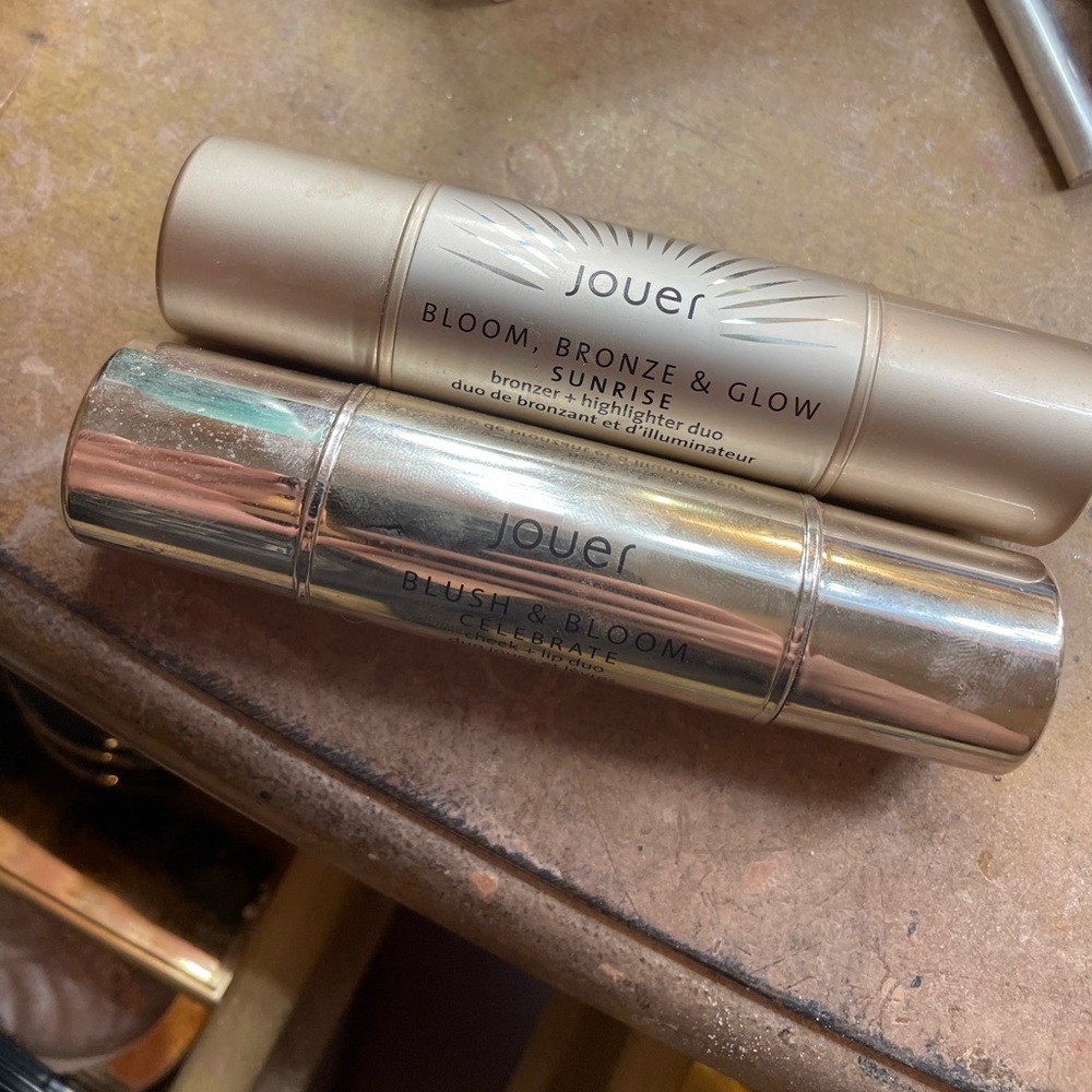 Jouer Brozen and blush sticks